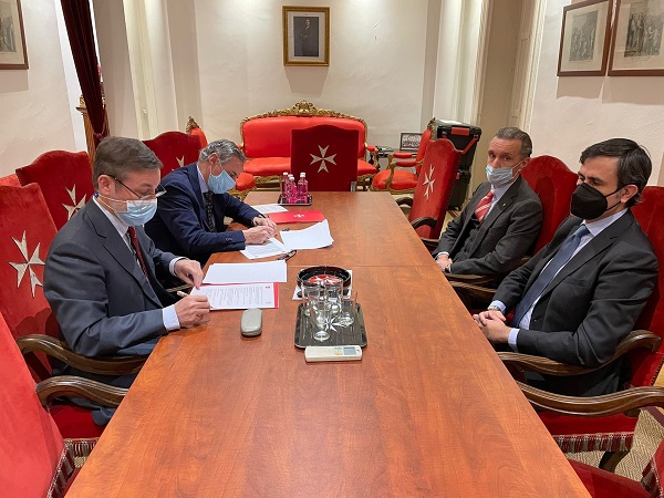 Con la Orden de Malta en temas de exclusión